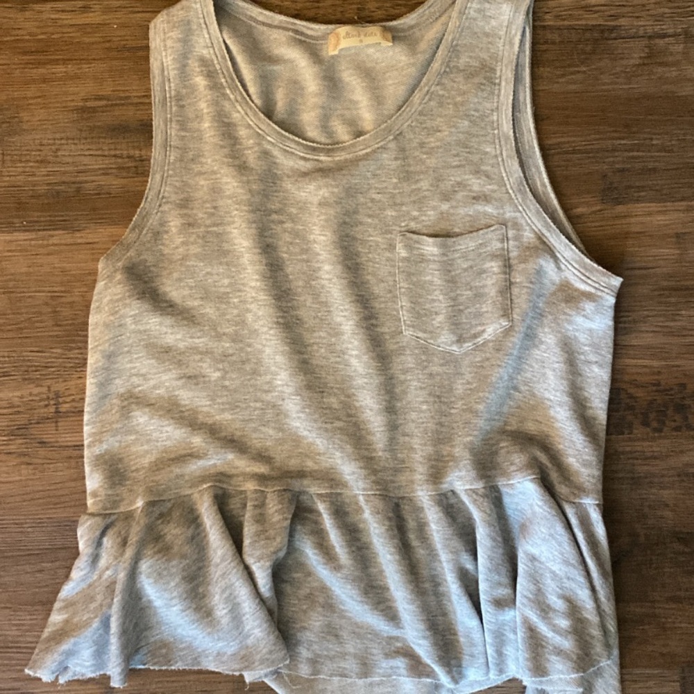 Light gray tank